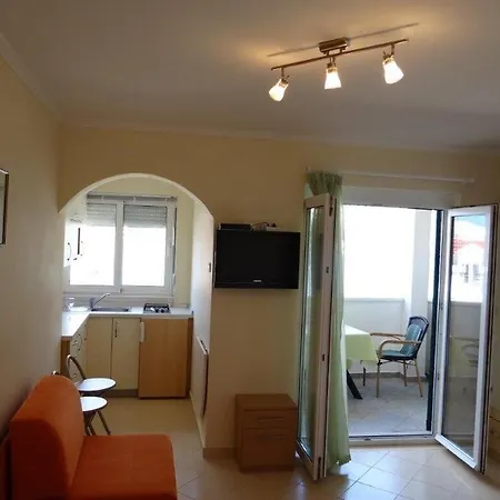 Apartamento Ena Pag Town